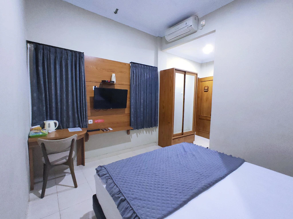 Double Bed Room Angle 5