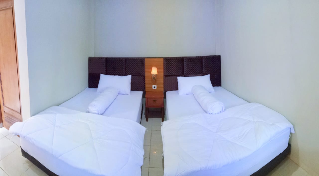 Twin Bed Room Angle 1