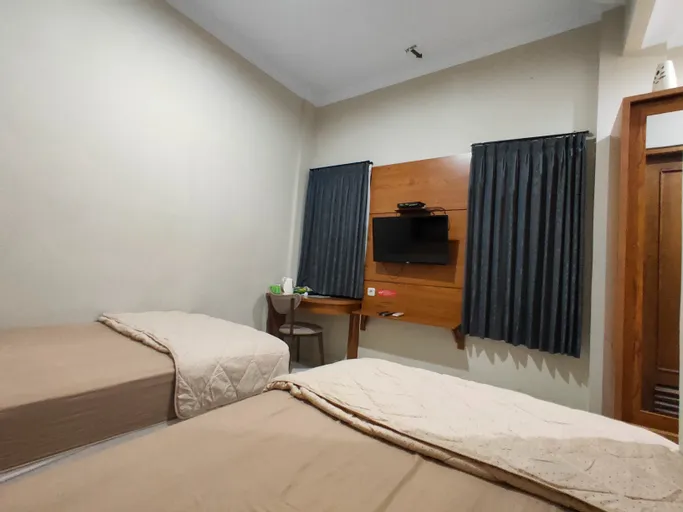 Twin Bed Room Angle 2