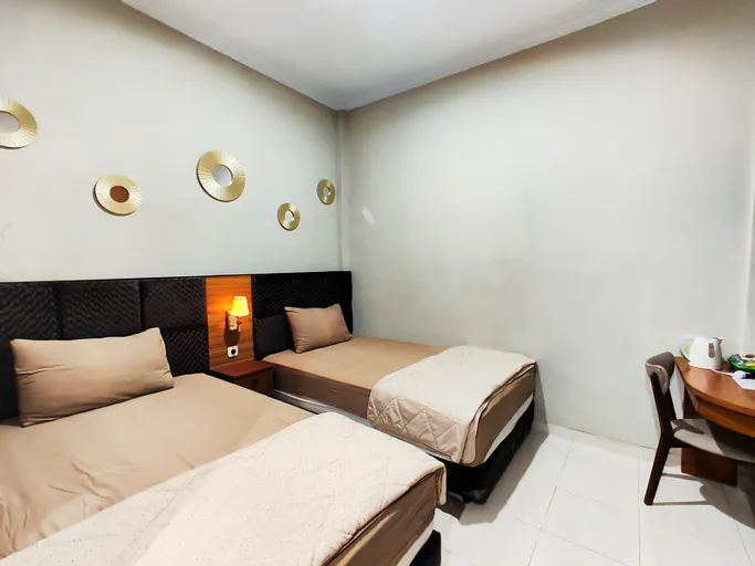 Twin Bed Room Angle 3