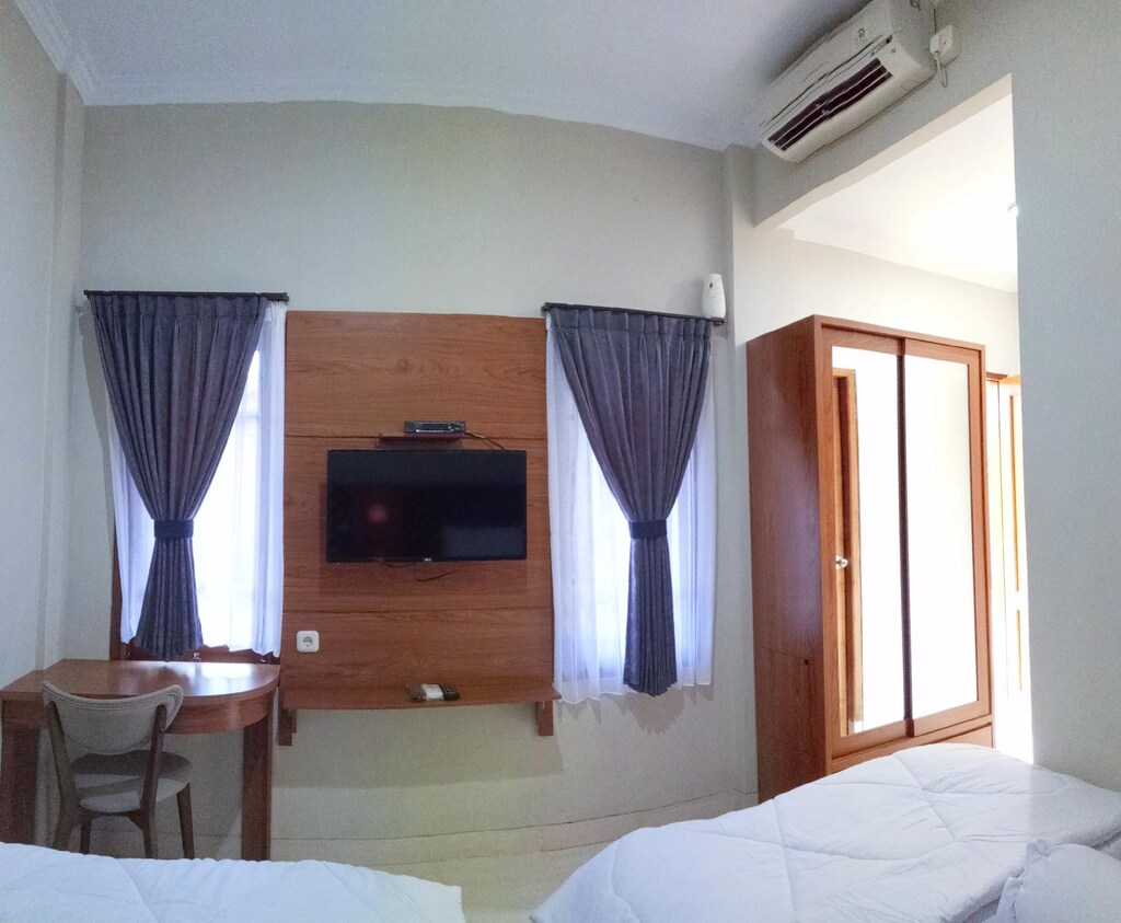 Twin Bed Room Angle 4